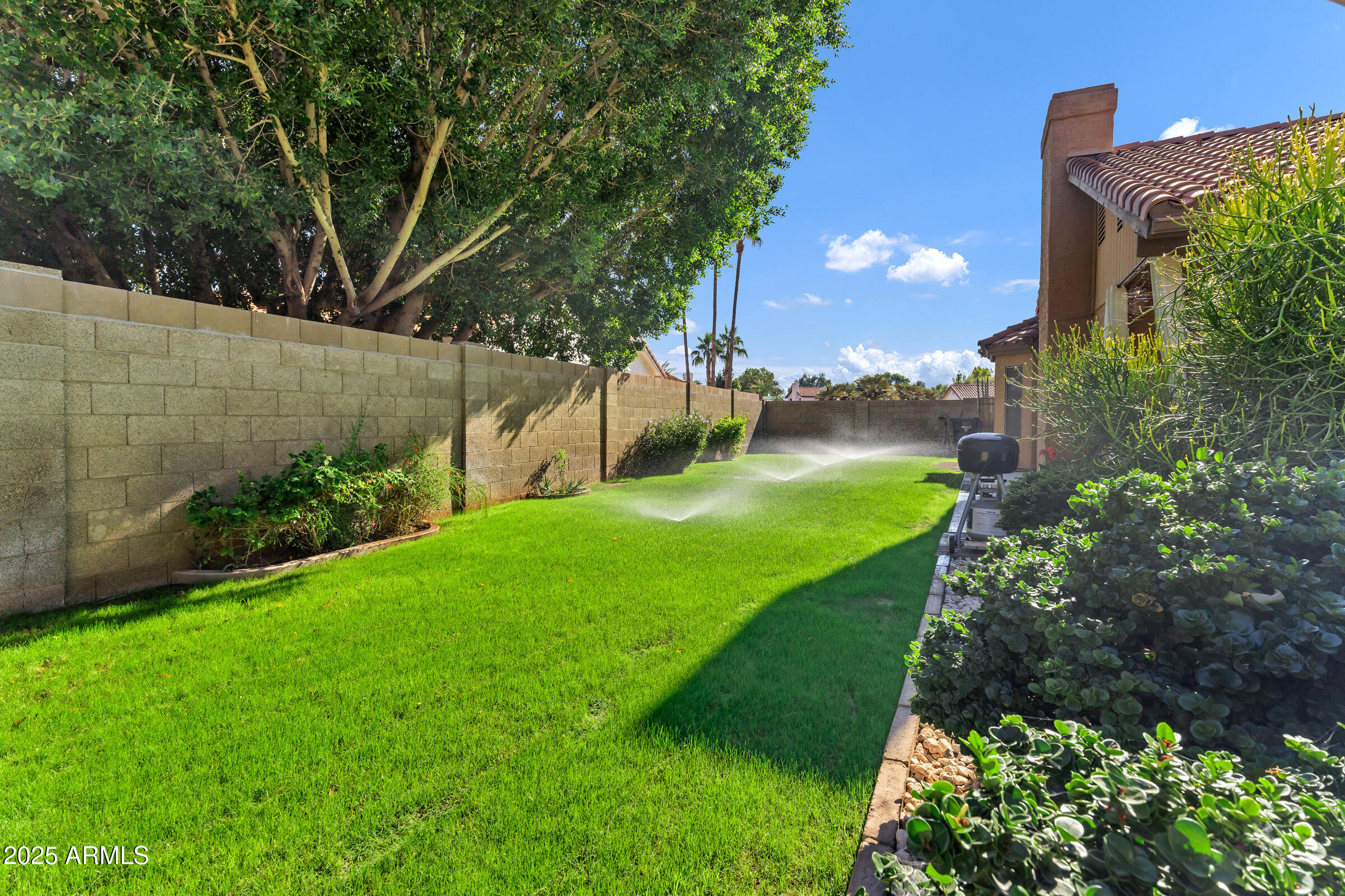 702 E AVENIDA SIERRA MADRE