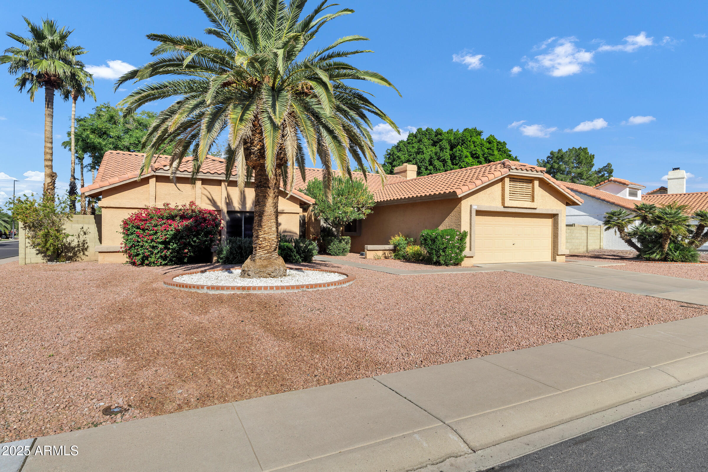 702 E AVENIDA SIERRA MADRE
