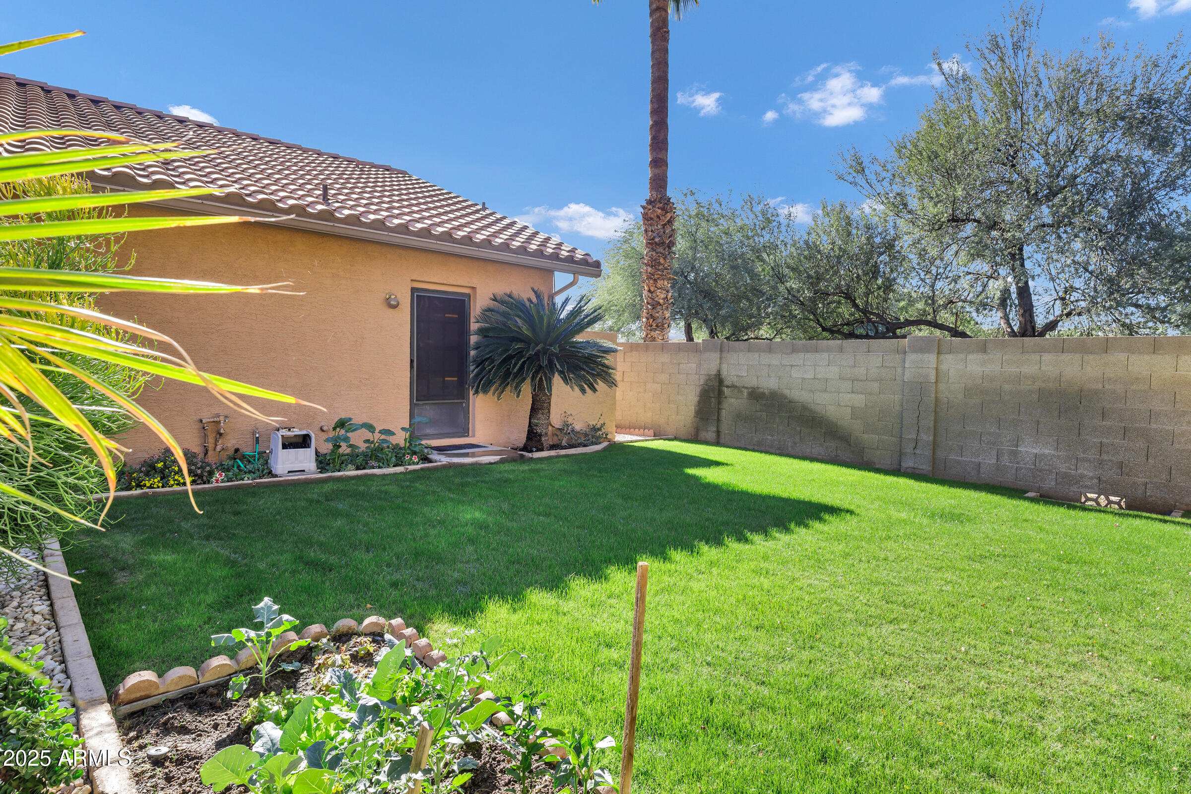 702 E AVENIDA SIERRA MADRE