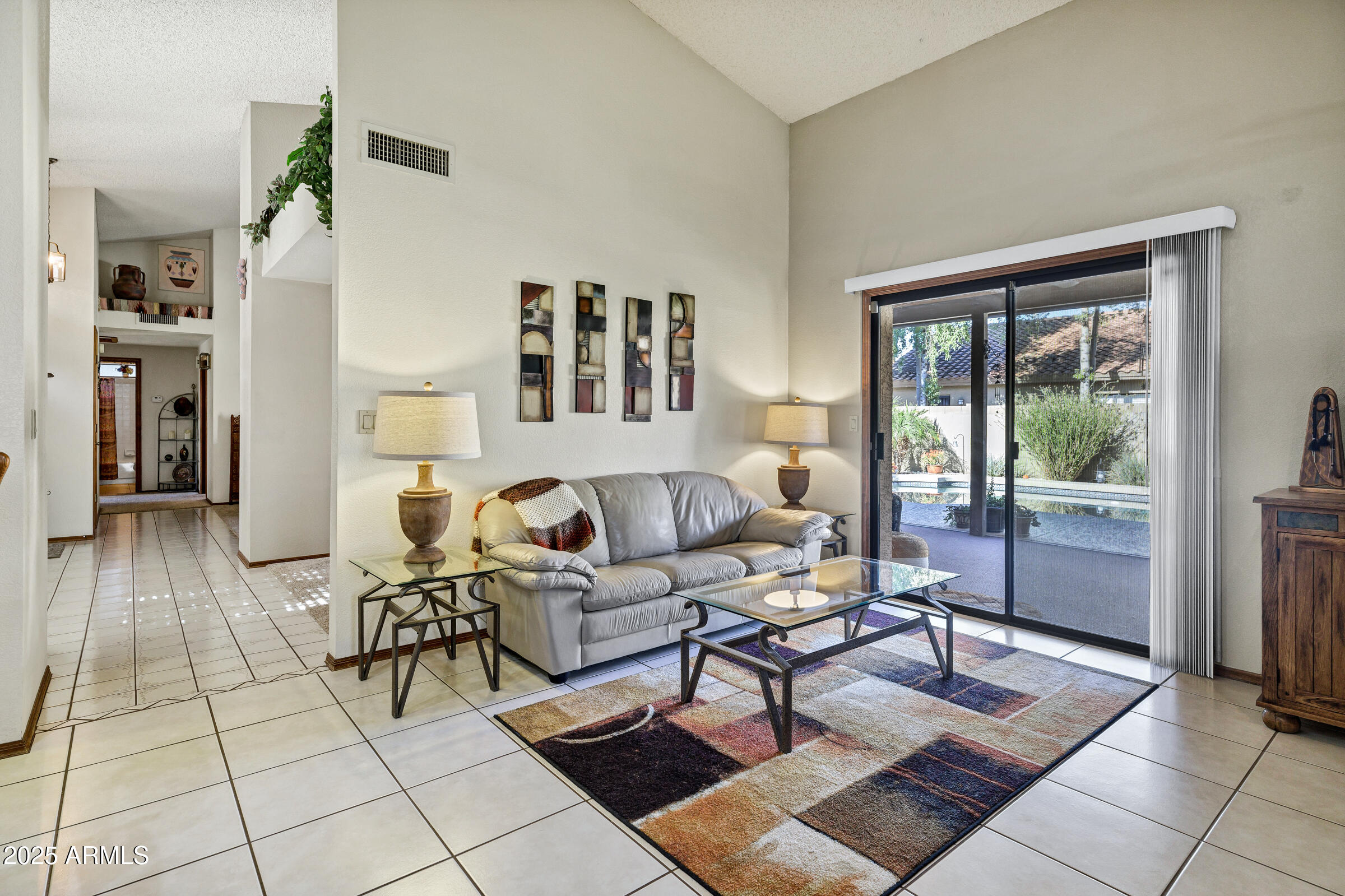 702 E AVENIDA SIERRA MADRE