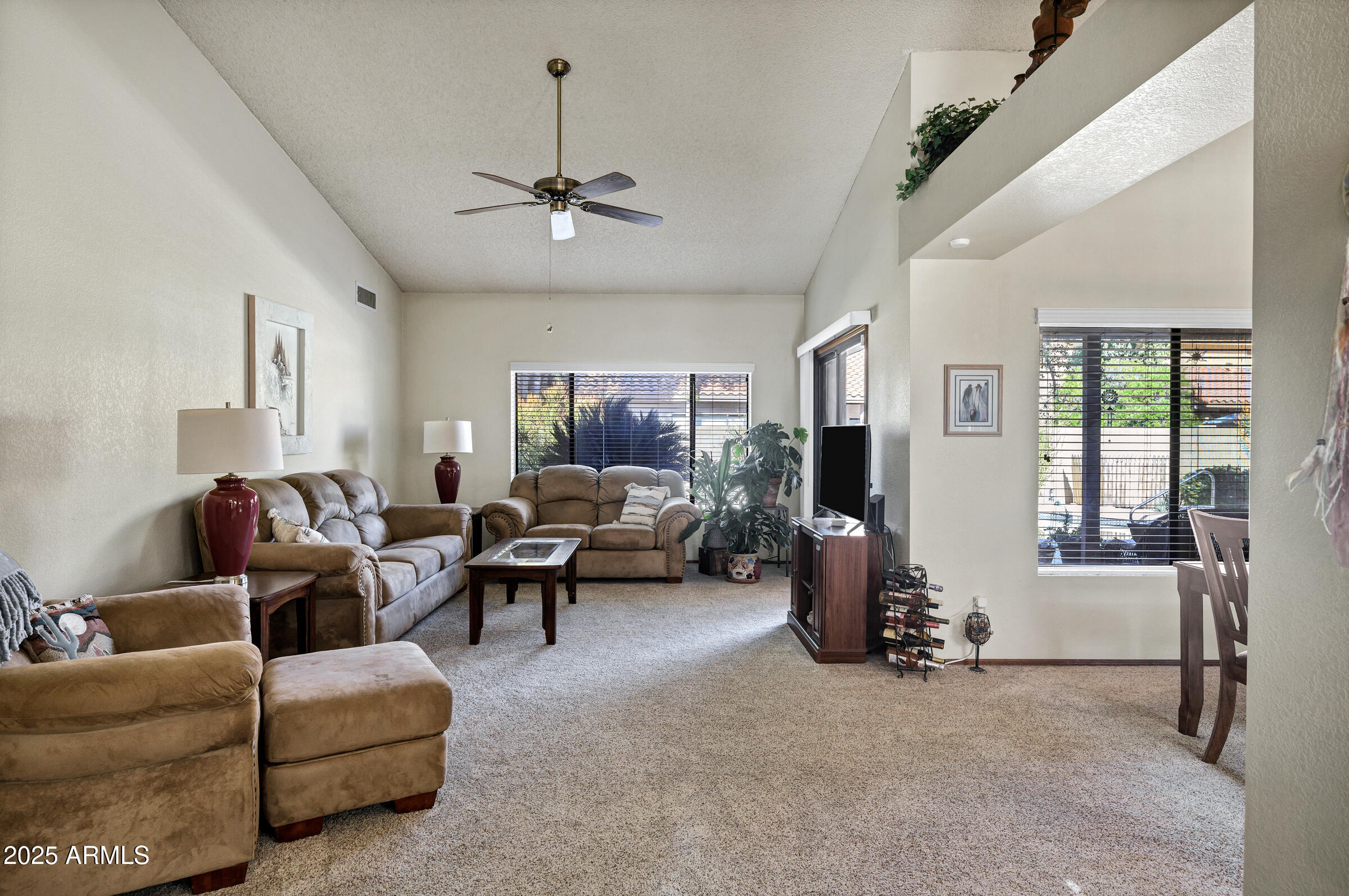 702 E AVENIDA SIERRA MADRE