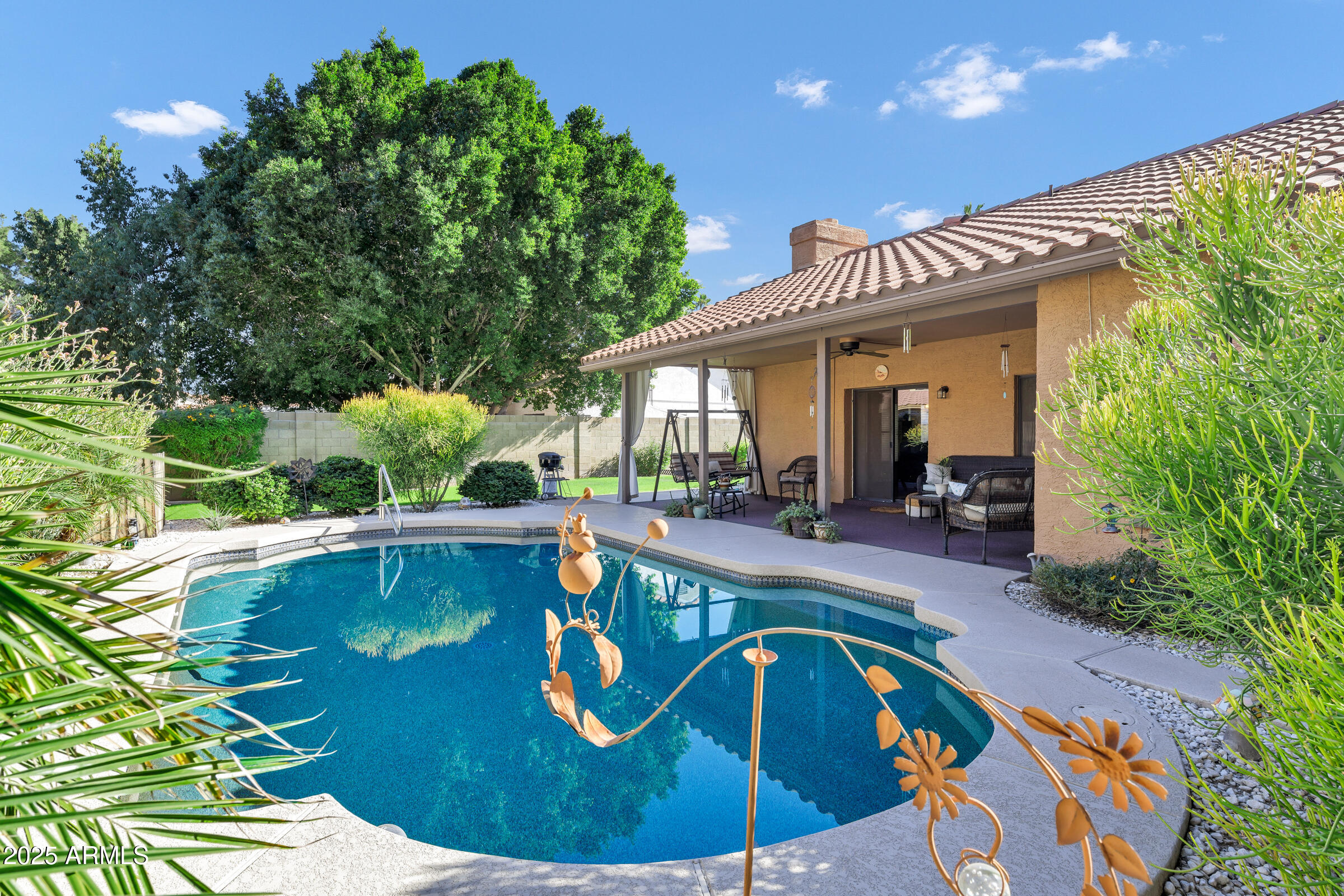 702 E AVENIDA SIERRA MADRE