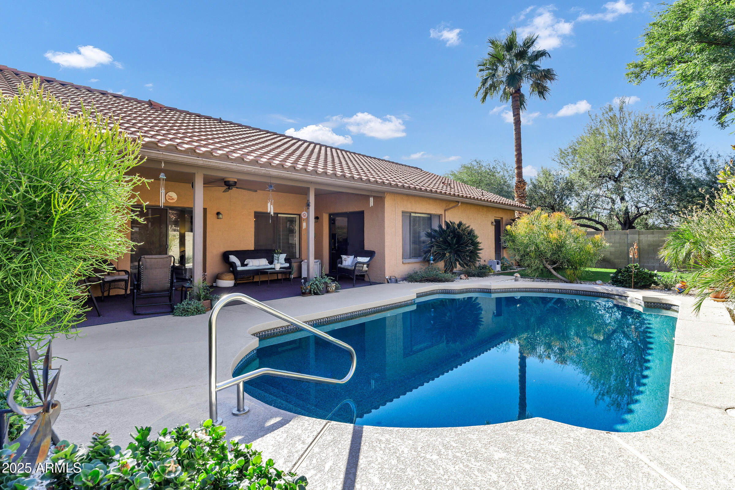 702 E AVENIDA SIERRA MADRE