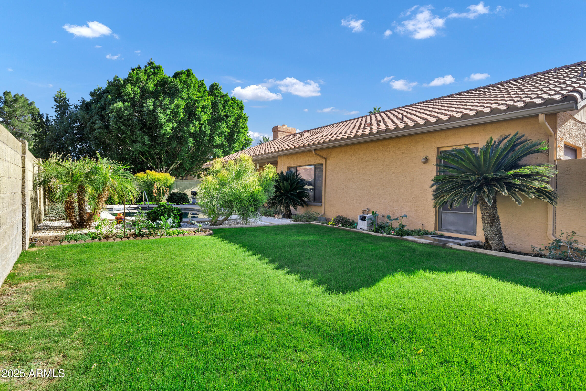 702 E AVENIDA SIERRA MADRE