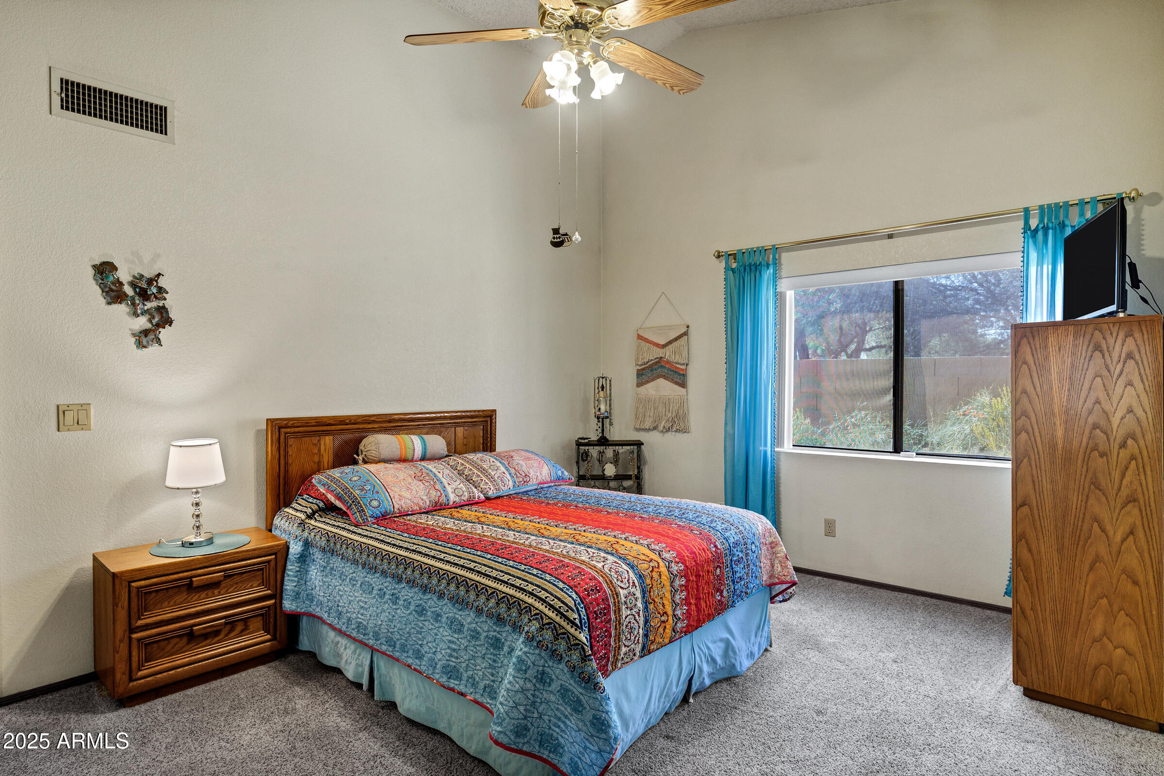 702 E AVENIDA SIERRA MADRE