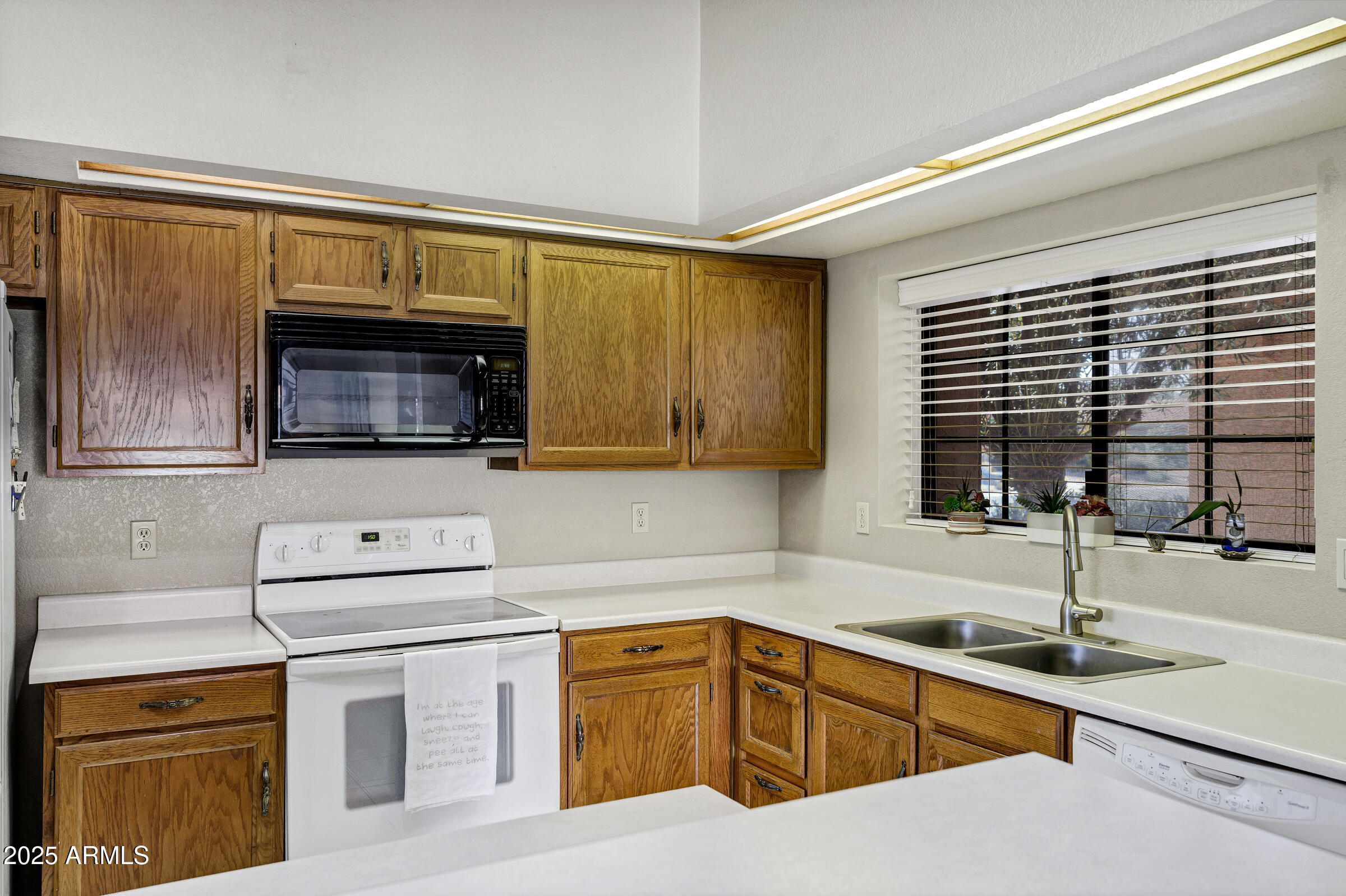 702 E AVENIDA SIERRA MADRE