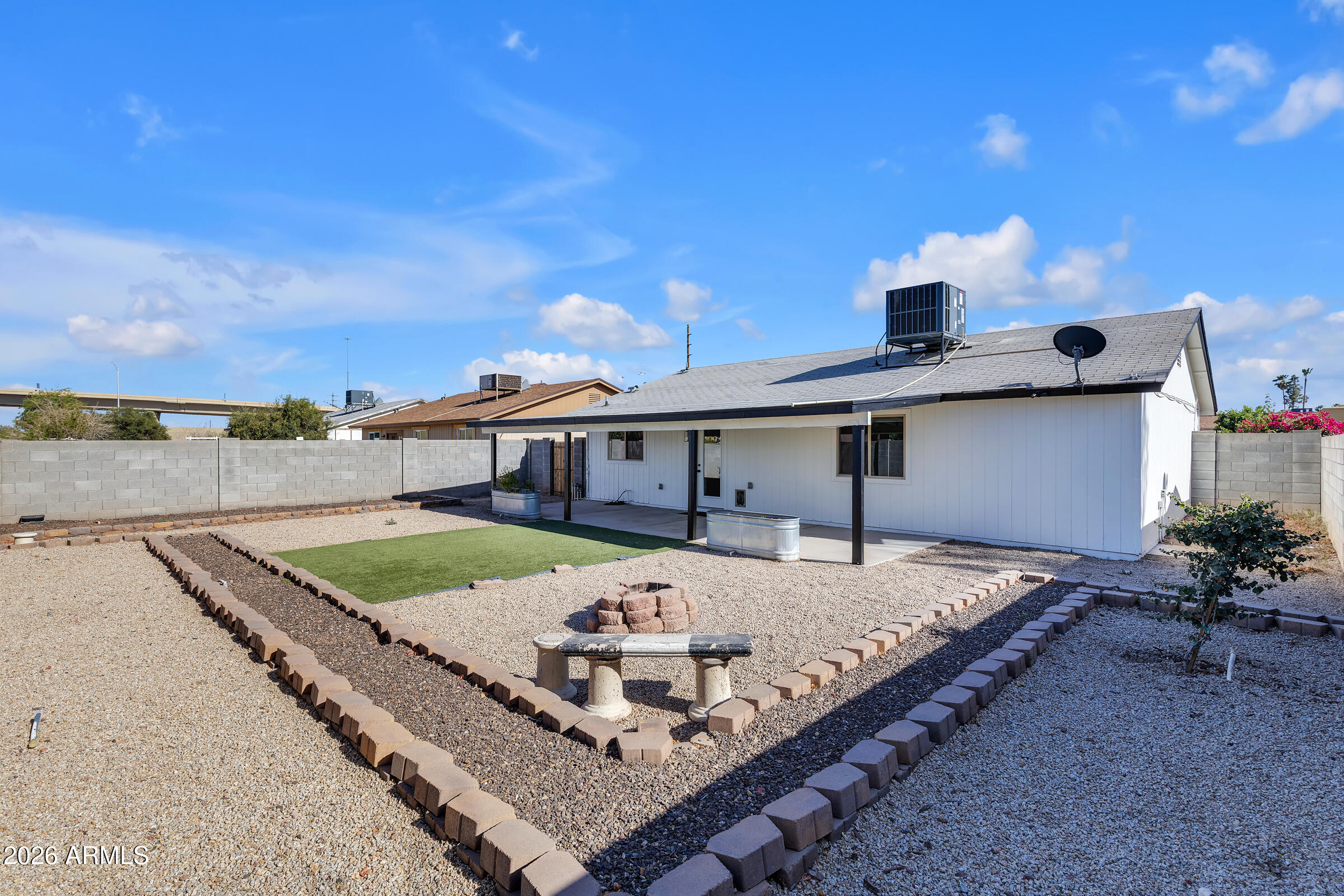 2016 W HERMOSA Drive