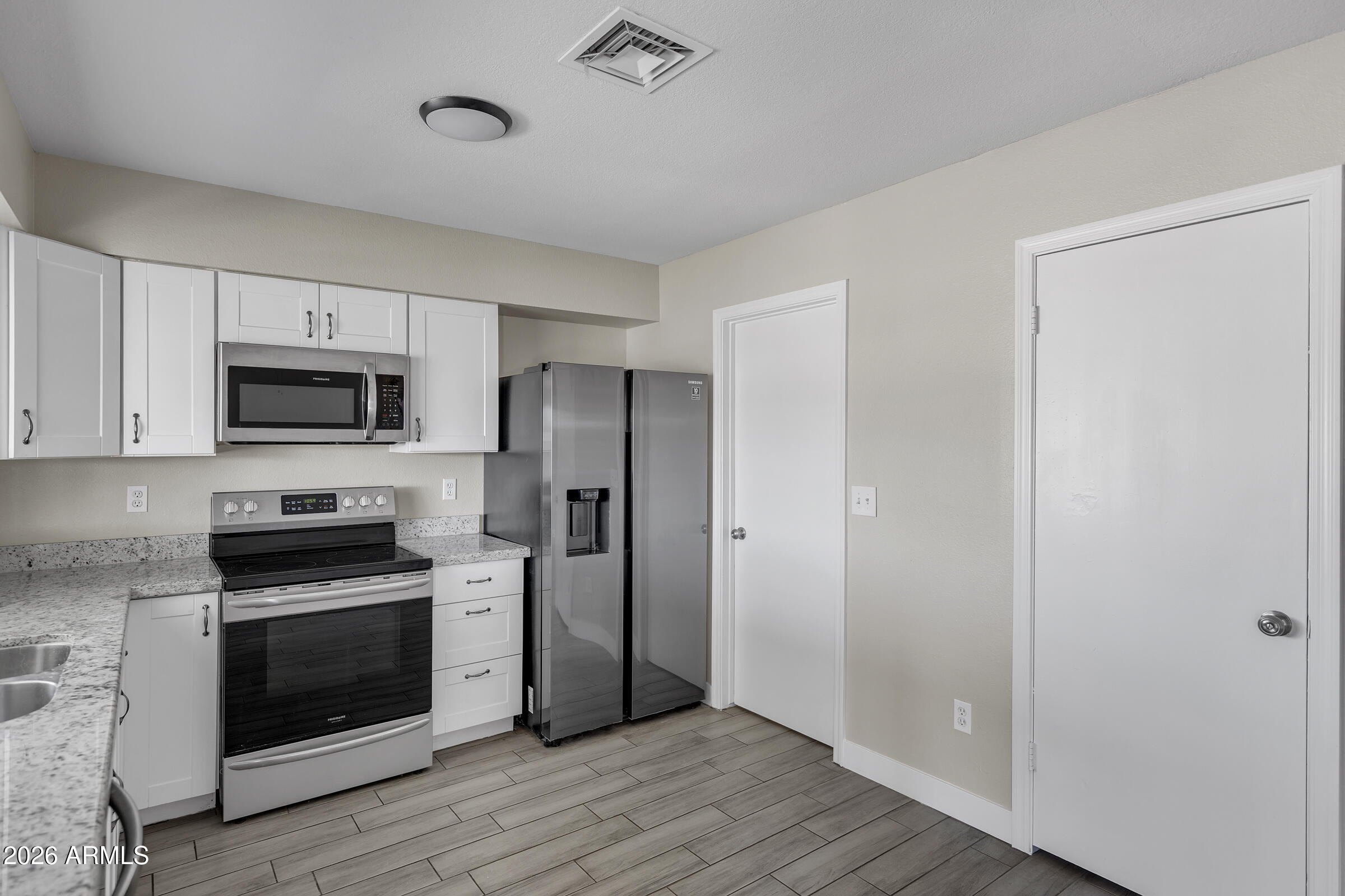 2016 W HERMOSA Drive