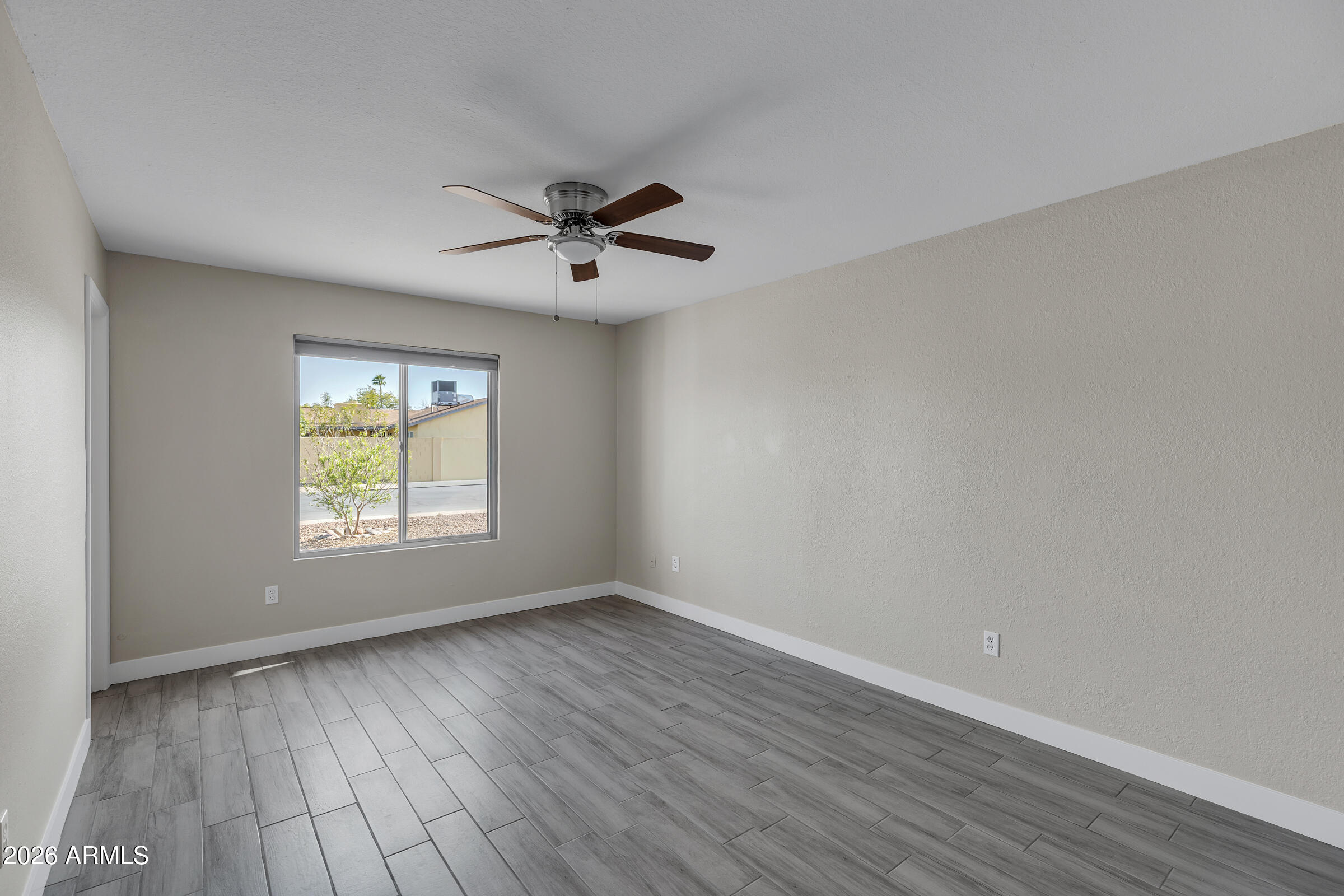 2016 W HERMOSA Drive