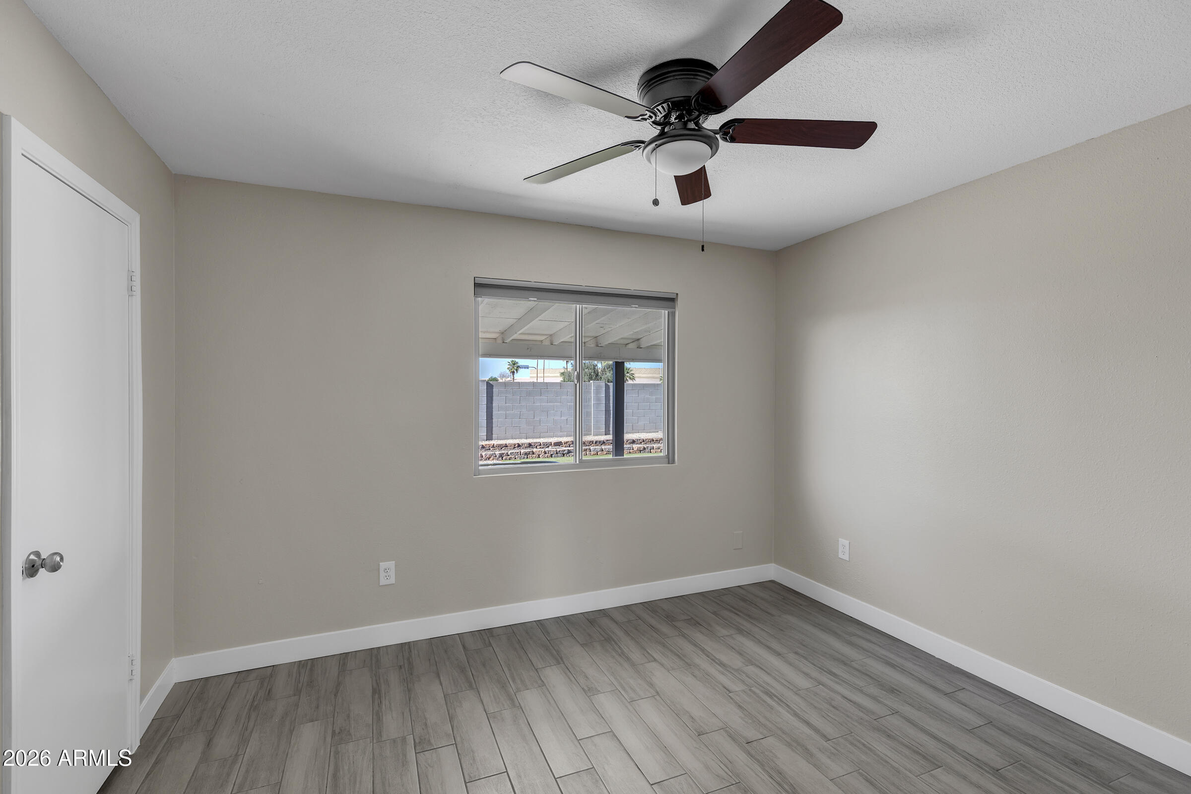 2016 W HERMOSA Drive