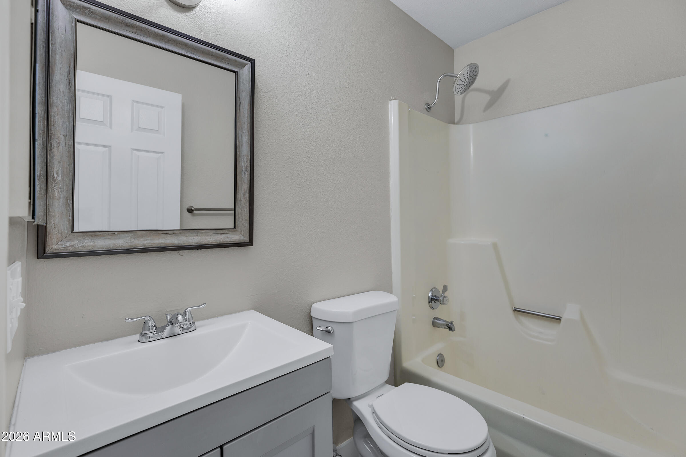 2016 W HERMOSA Drive