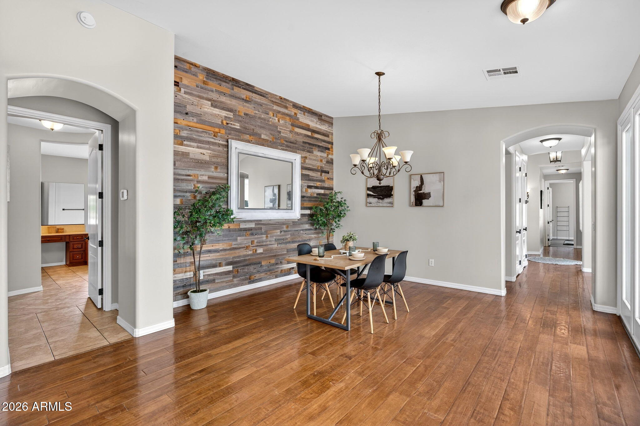 2480 E HONEYSUCKLE Place