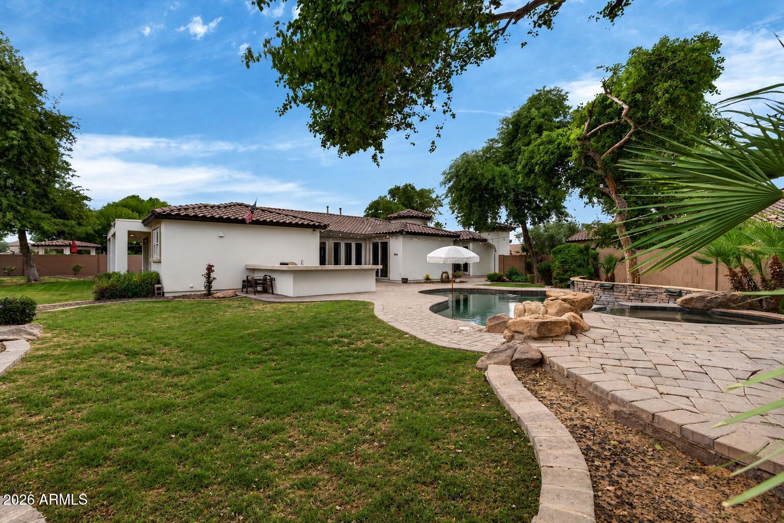 2480 E HONEYSUCKLE Place