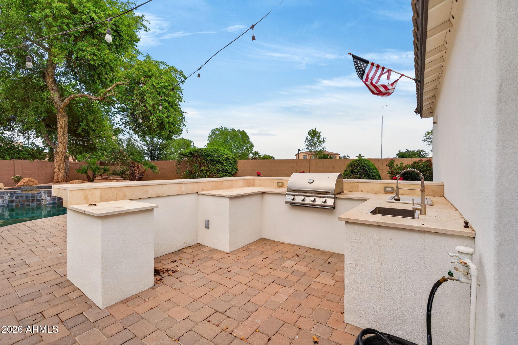 2480 E HONEYSUCKLE Place