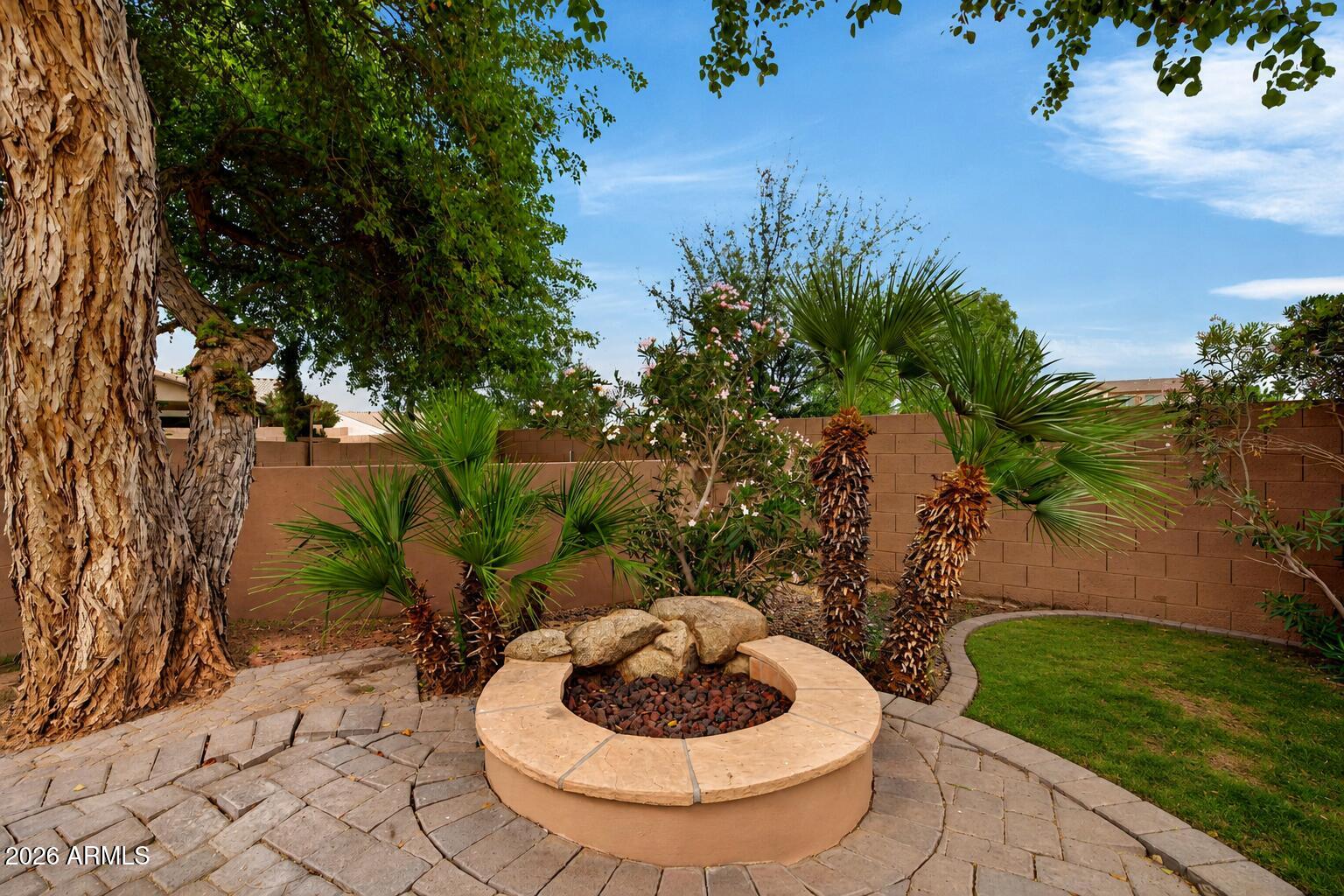 2480 E HONEYSUCKLE Place