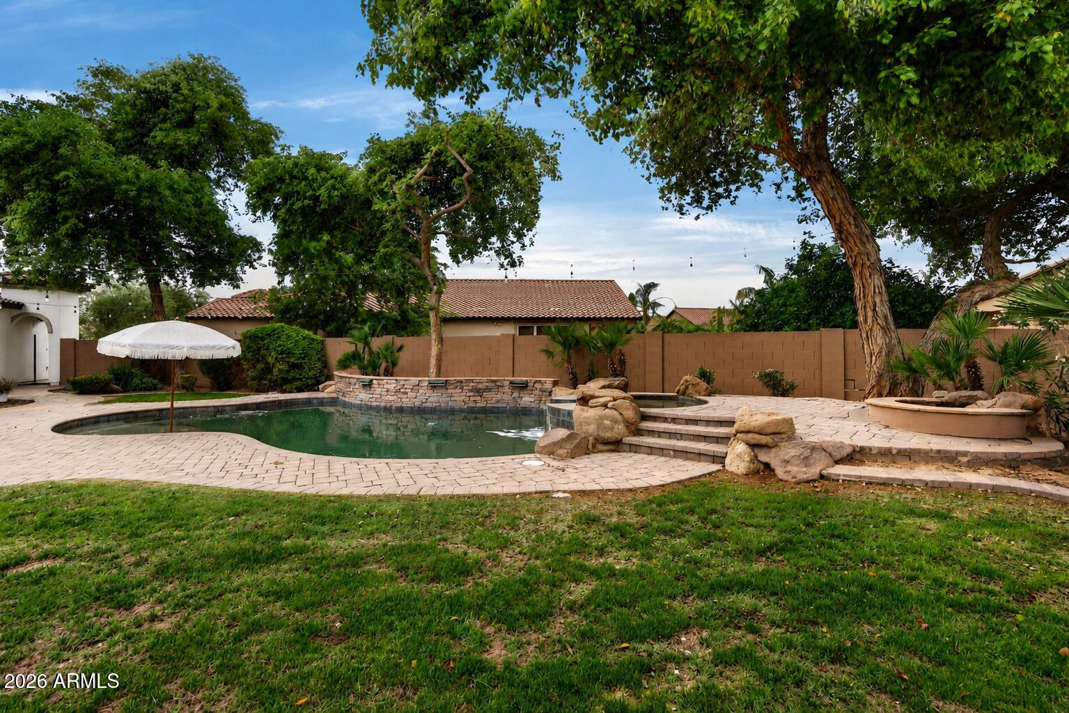 2480 E HONEYSUCKLE Place