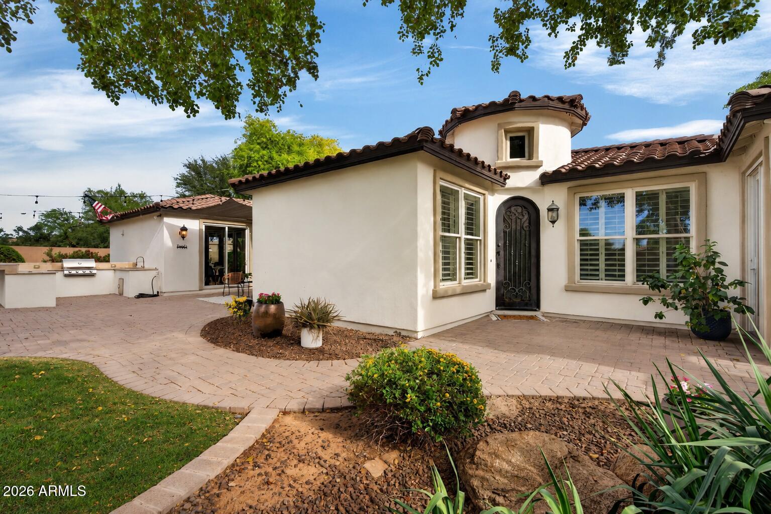 2480 E HONEYSUCKLE Place
