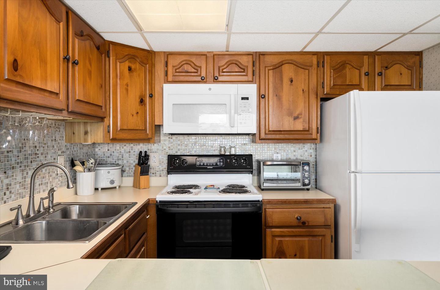 6109 Atlantic Ave #202