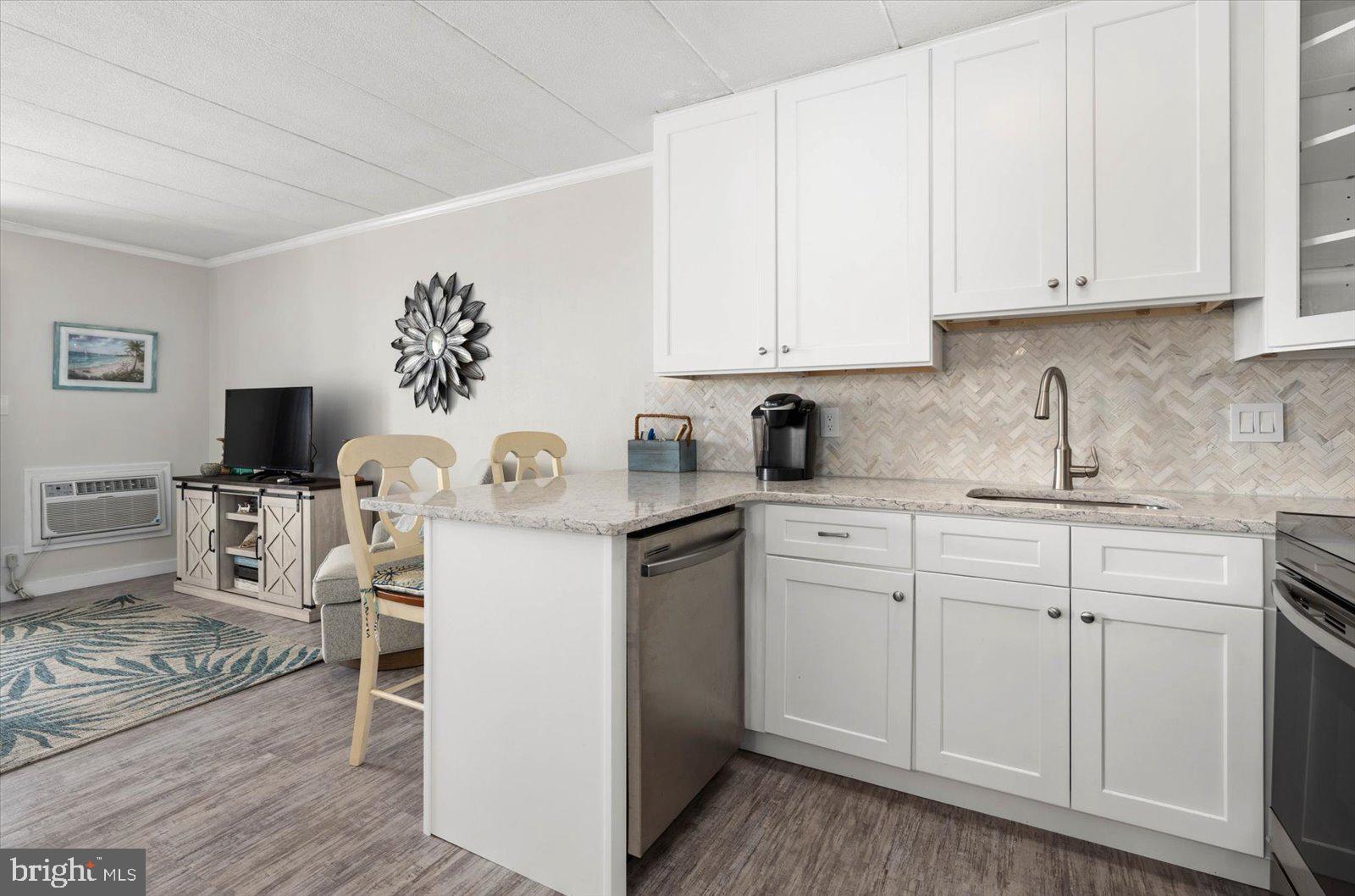 5201 Atlantic Ave #105