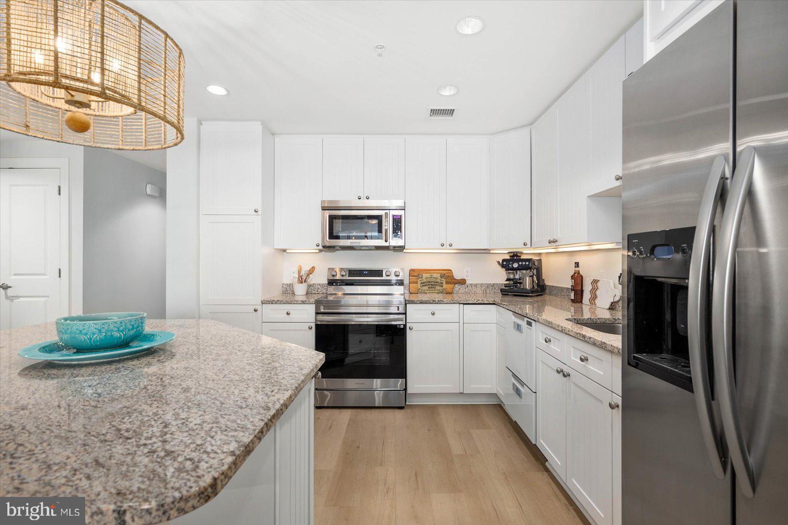 2 48th St #207