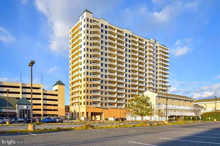 2 48th St #207