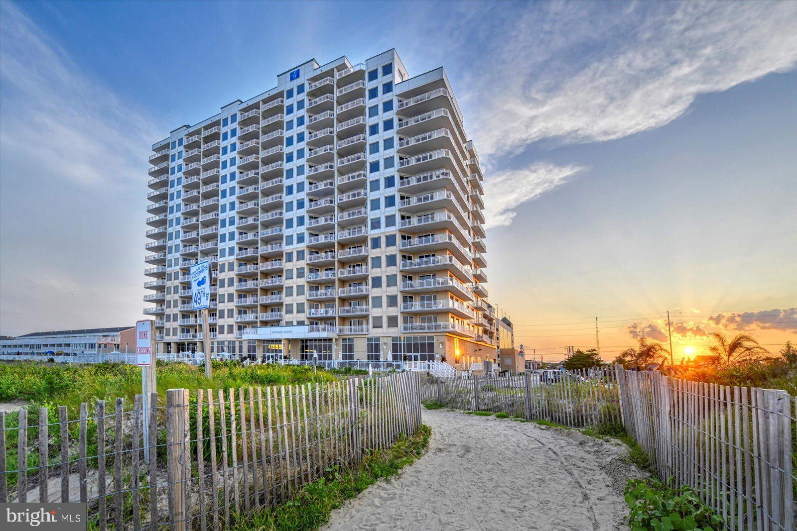 2 48th St #207