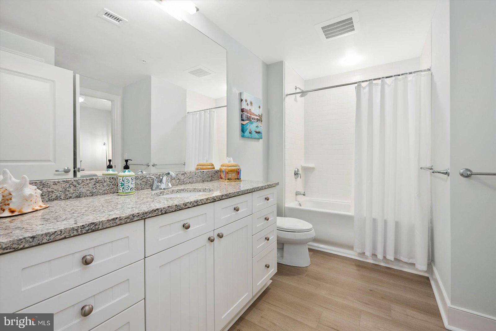 2 48th St #207
