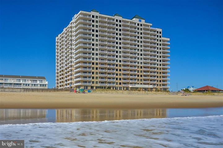 2 48th St #207