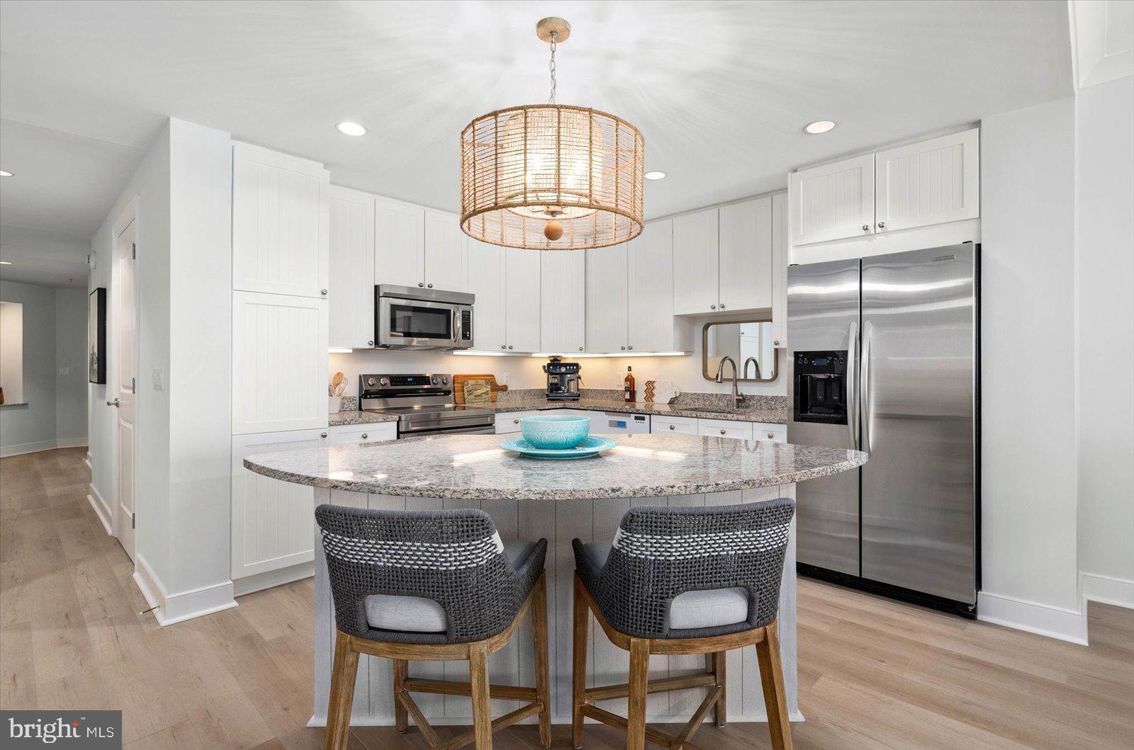 2 48th St #207