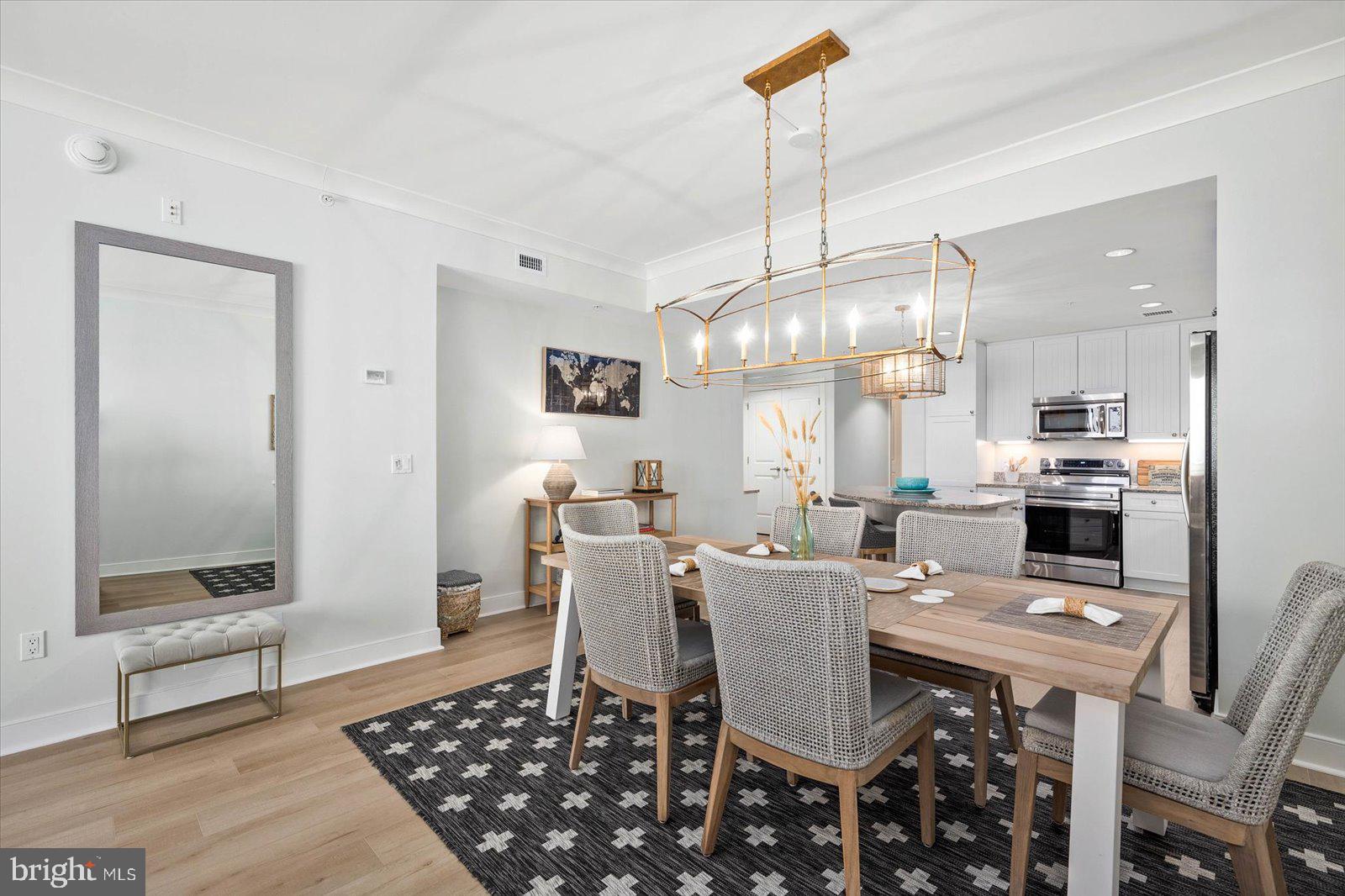 2 48th St #207
