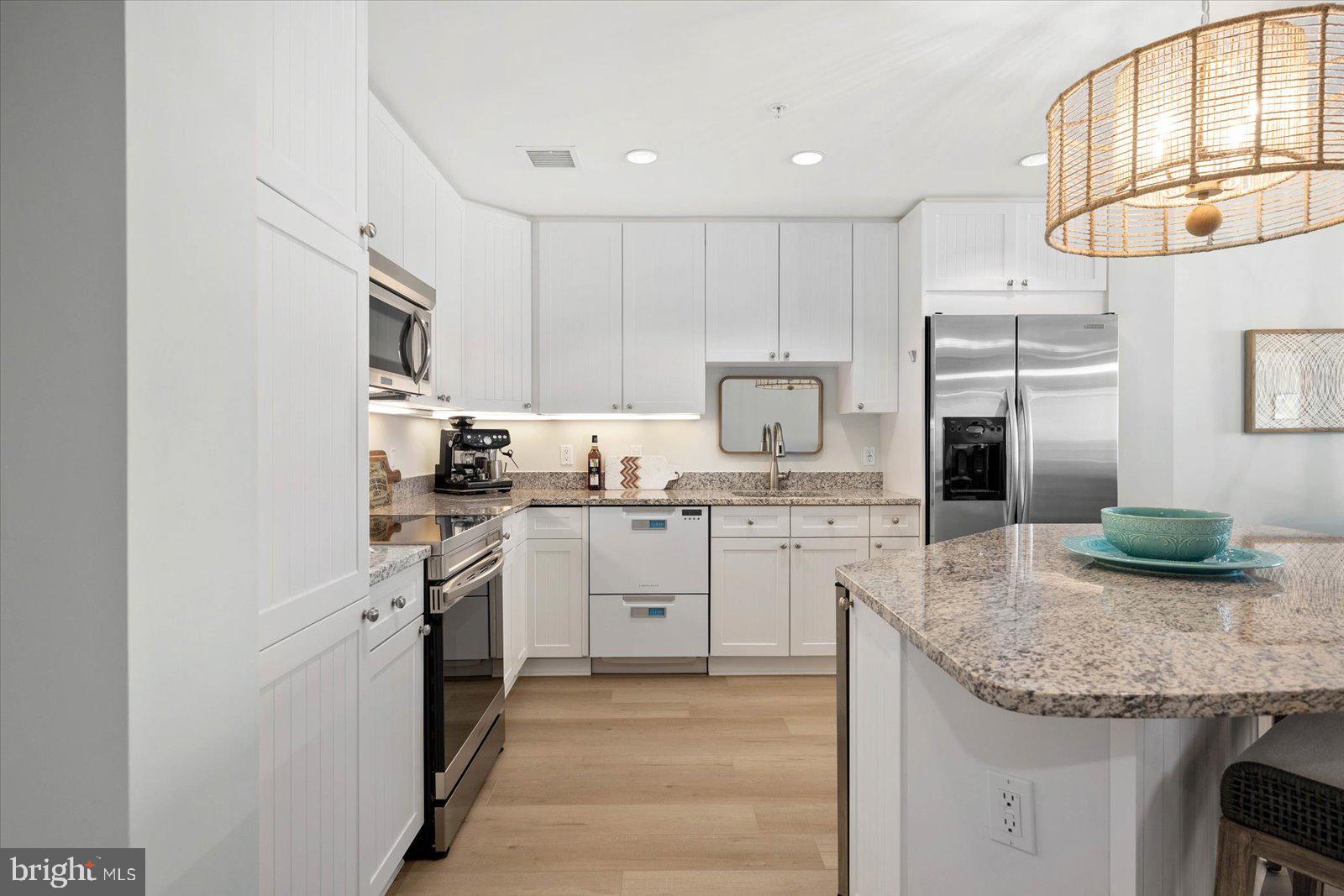 2 48th St #207