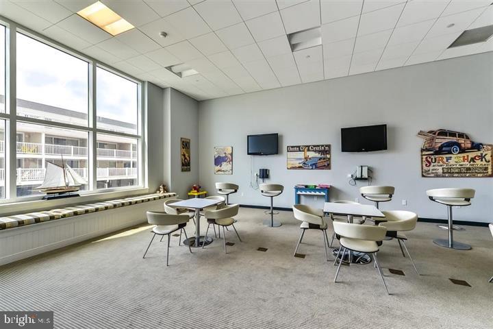 2 48th St #207