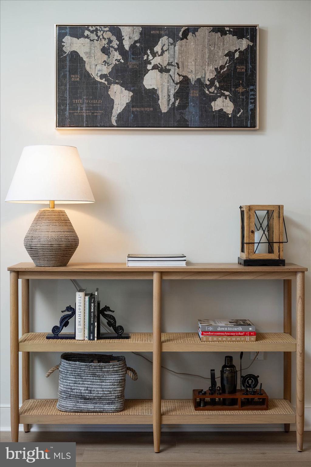 2 48th St #207