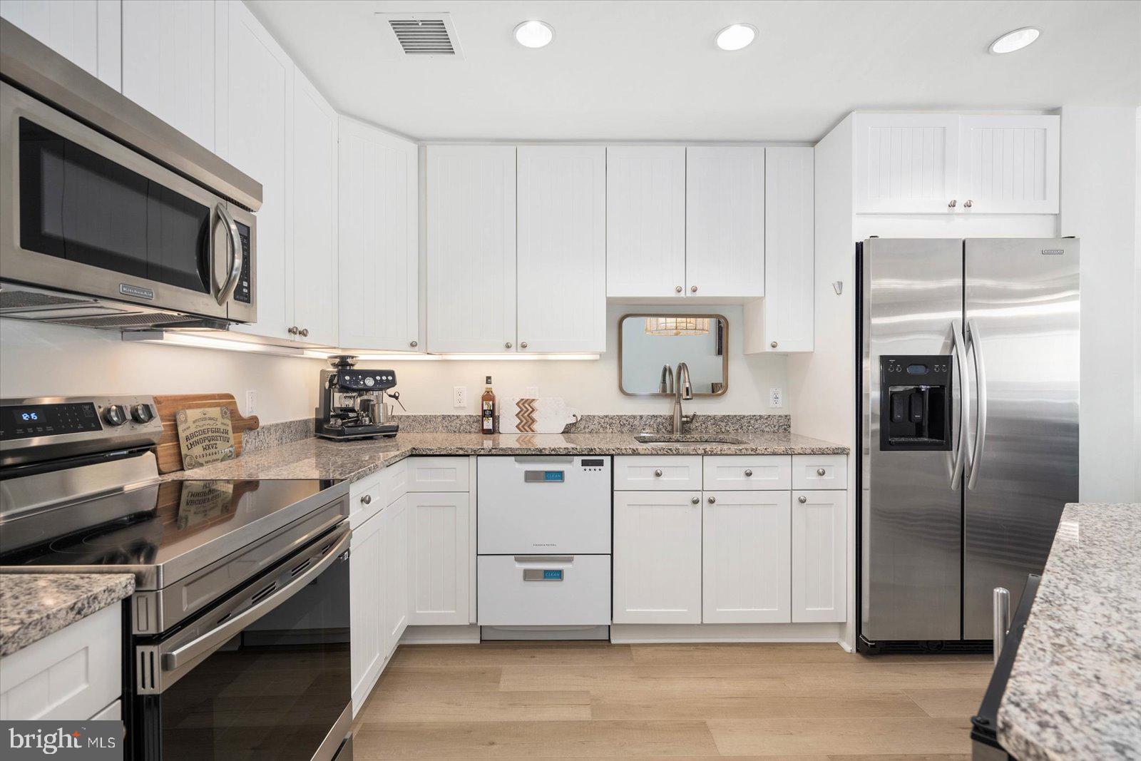 2 48th St #207