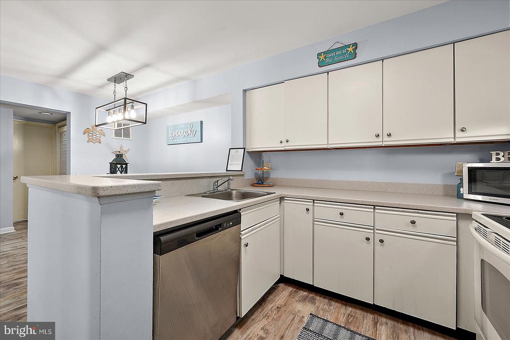 208 N HERON DRIVE 208163