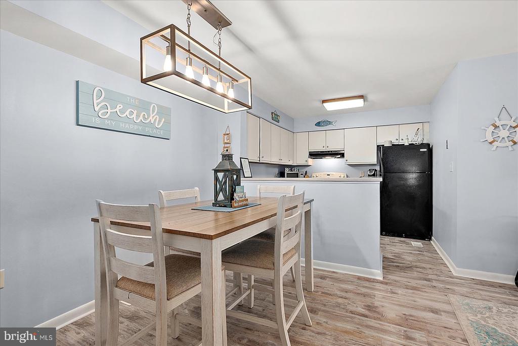 208 N HERON DRIVE 208163