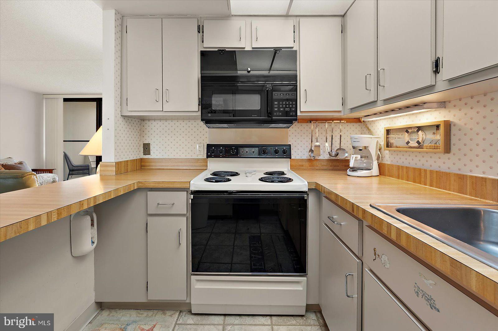 10900 COASTAL HIGHWAY 1809