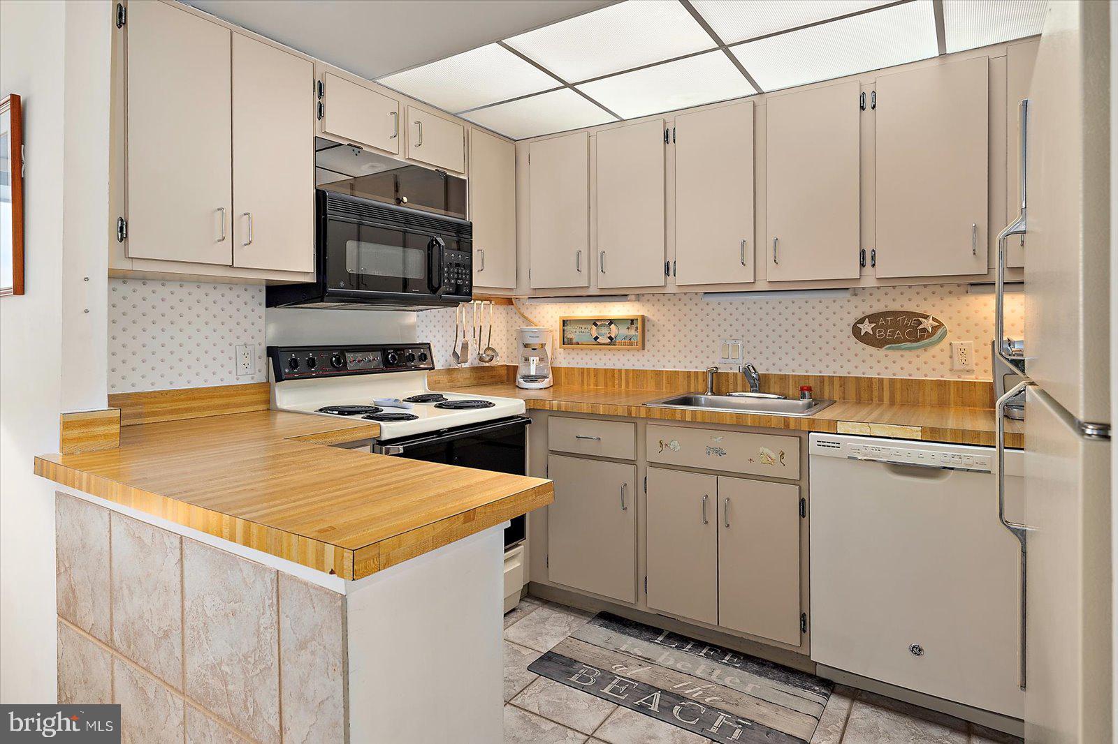 10900 COASTAL HIGHWAY 1809