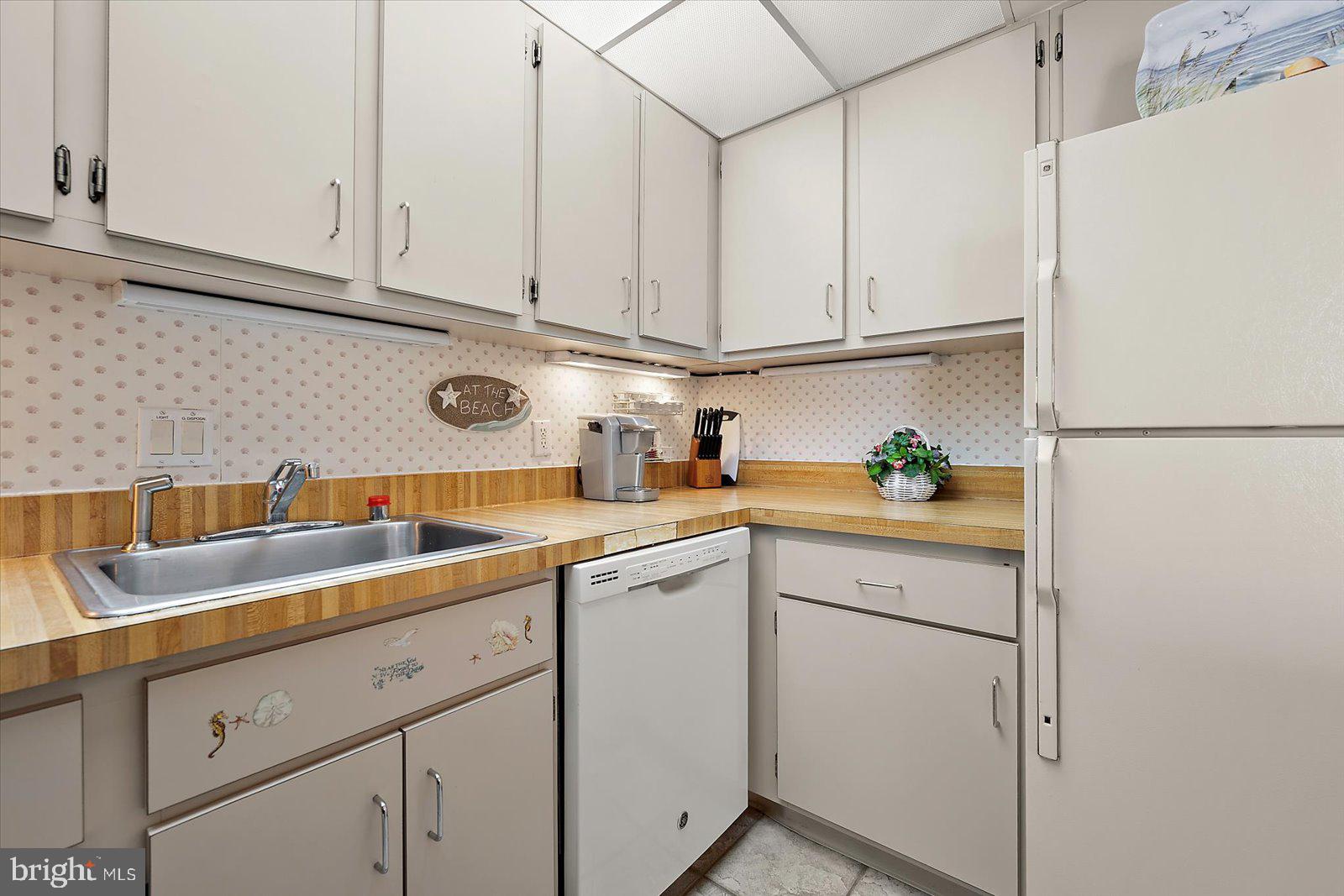 10900 COASTAL HIGHWAY 1809