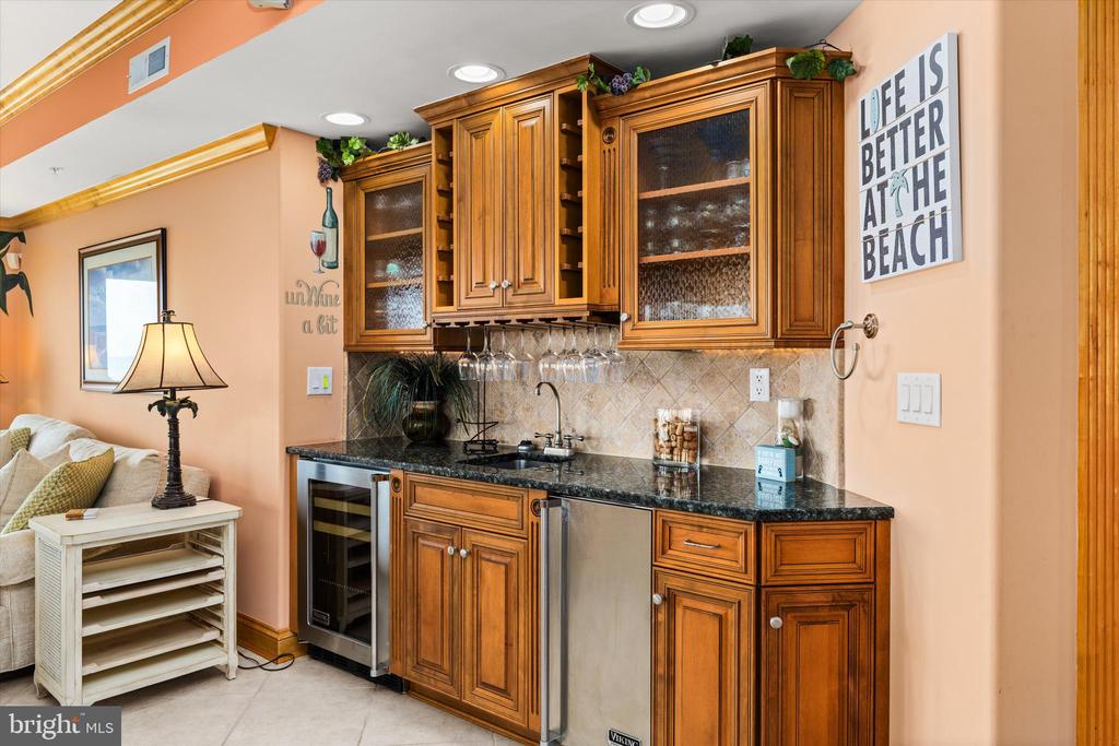 6301 ATLANTIC AVENUE Unit: 301 CARLY E