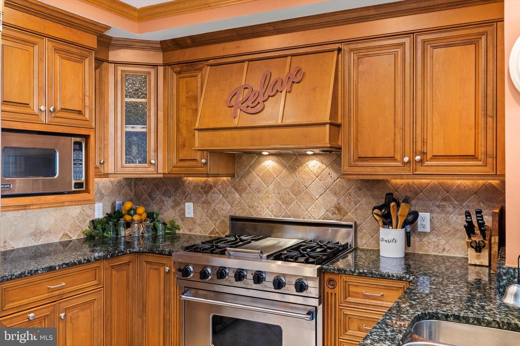 6301 ATLANTIC AVENUE Unit: 301 CARLY E