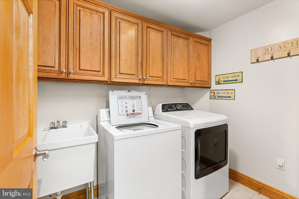 6301 ATLANTIC AVENUE Unit: 301 CARLY E