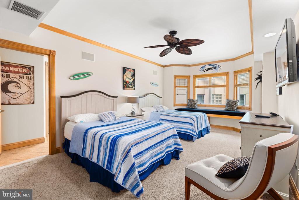 6301 ATLANTIC AVENUE Unit: 301 CARLY E