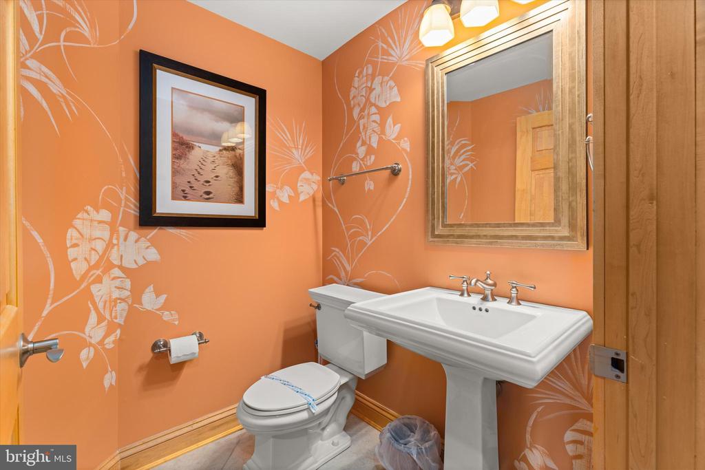 6301 ATLANTIC AVENUE Unit: 301 CARLY E