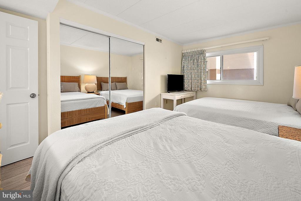 5801 ATLANTIC AVENUE Unit: 305