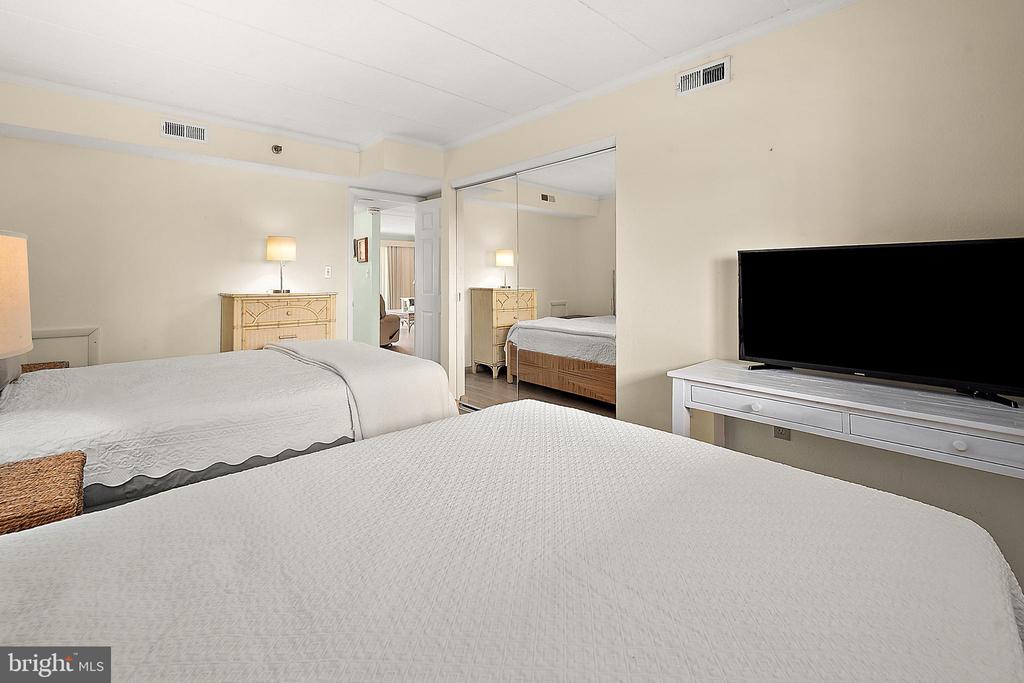 5801 ATLANTIC AVENUE Unit: 305