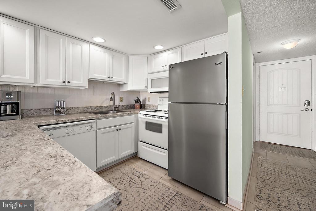 5801 ATLANTIC AVENUE Unit: 305