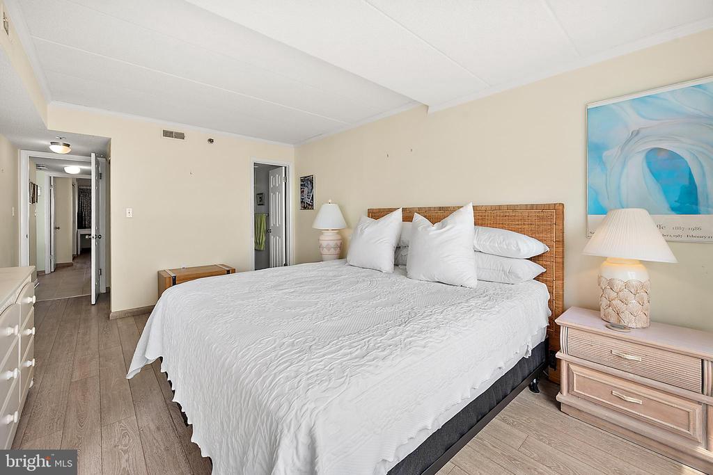 5801 ATLANTIC AVENUE Unit: 305