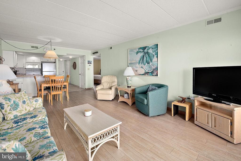 5801 ATLANTIC AVENUE Unit: 305