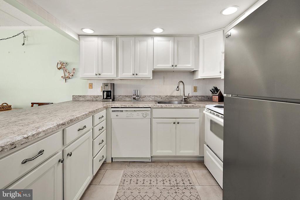 5801 ATLANTIC AVENUE Unit: 305